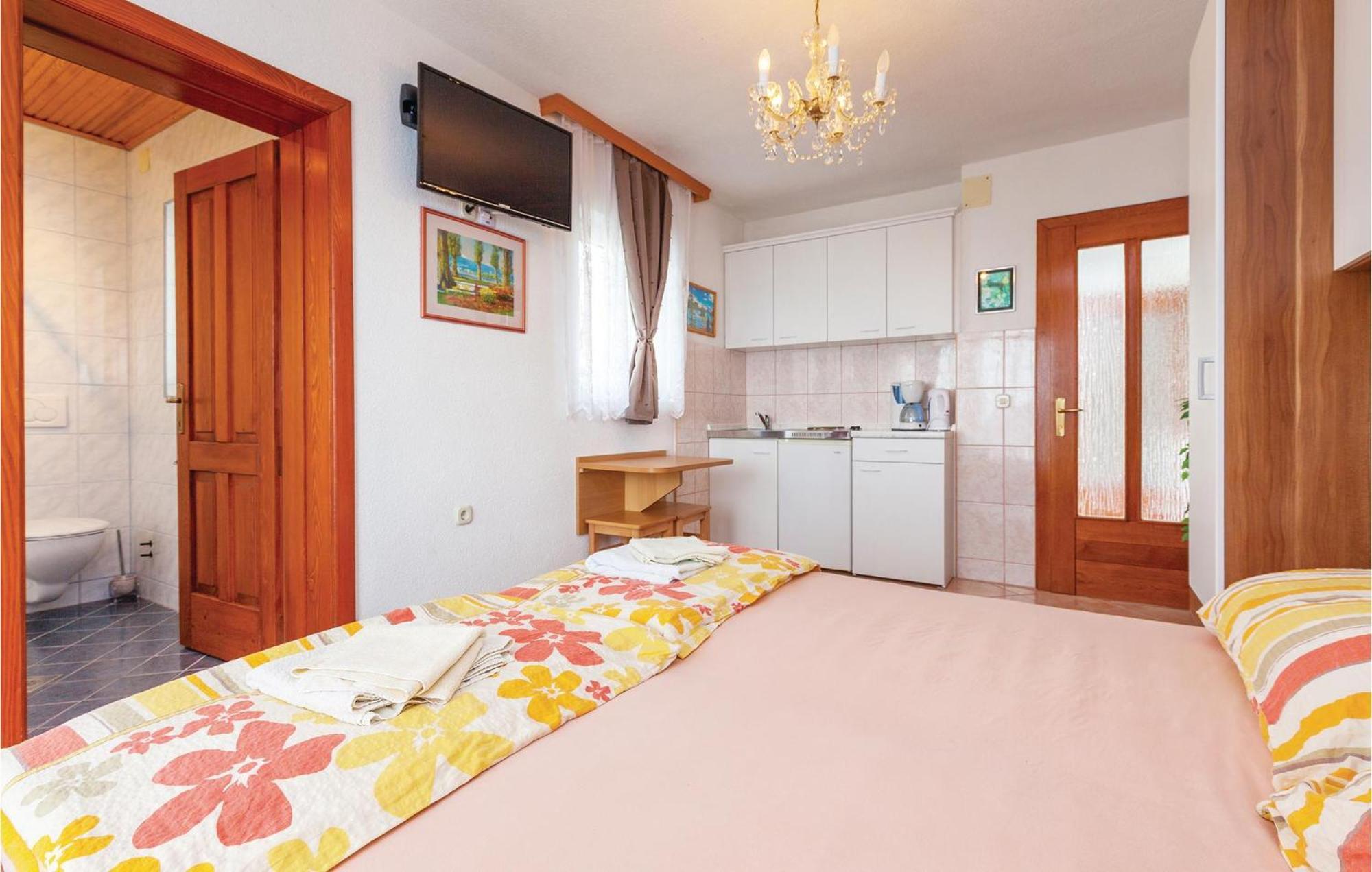 Stunning Apartment In Crikvenica With Wifi Eksteriør billede
